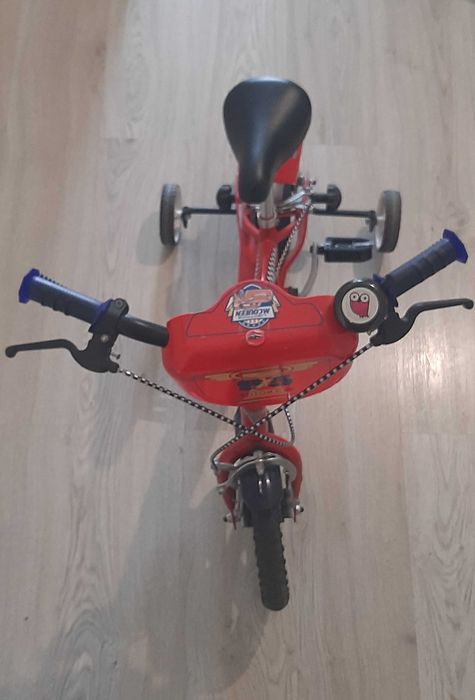 Bicicleta infantil com rodinhas Lightning McQueen em perfeito estado