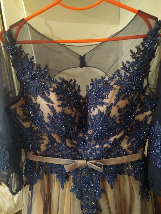 Вечірня довга сукня