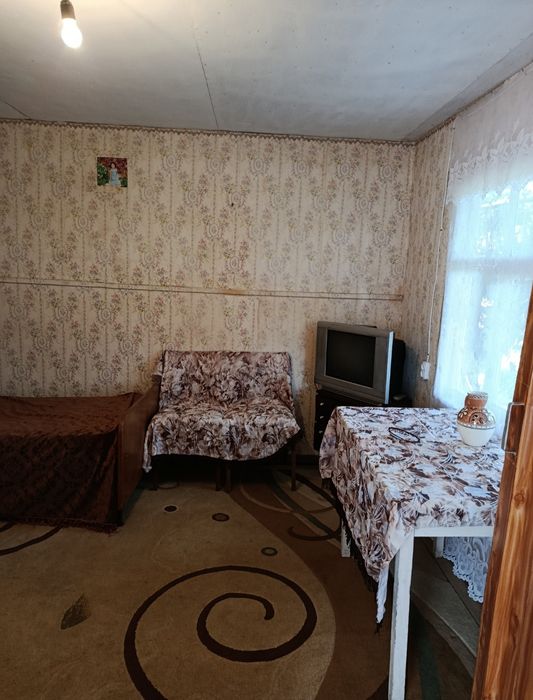 Земля, дача з будинком