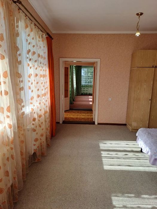 Продам двоповерховий будинок в Новомиколаївці.