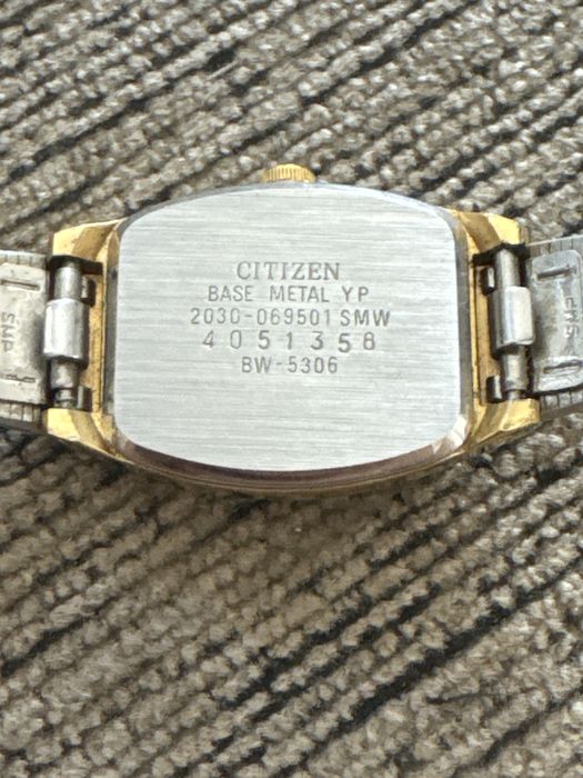 Relógio senhora Citizen Seven e Pulsar dourados!