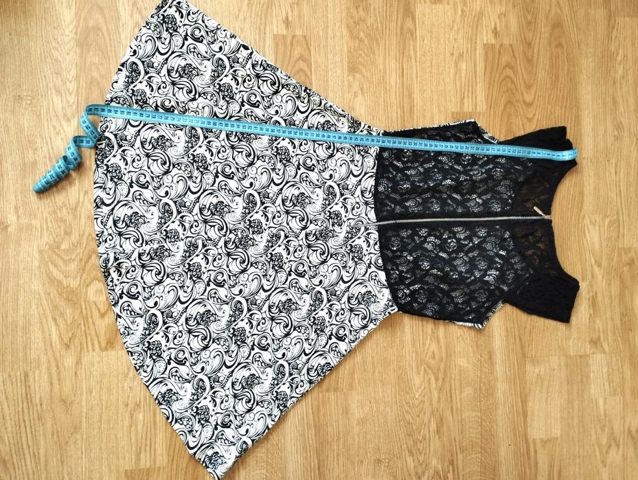 Sukienka z koronką M