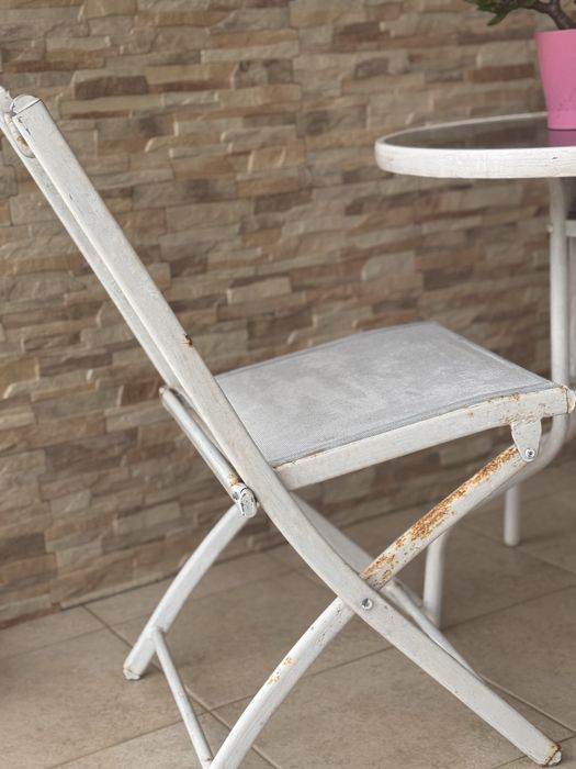 Conjunto mesa e duas cadeiras