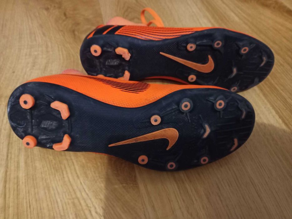 Buty korki chłopięce