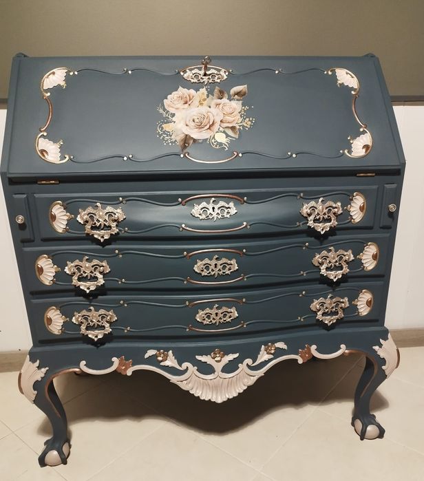 Elegante escrivaninha/secretária D. João V