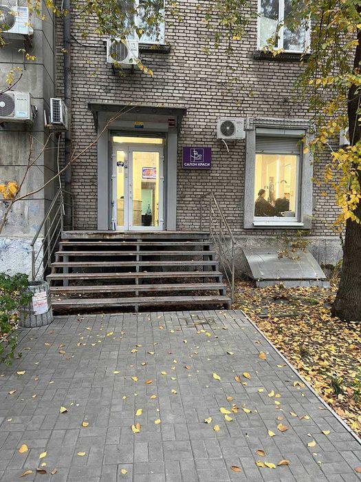 Продаж торгового приміщення 103, 8 м² у центрі м. Дніпро.