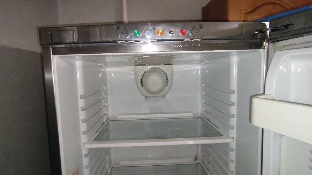Продам холодильник Ariston