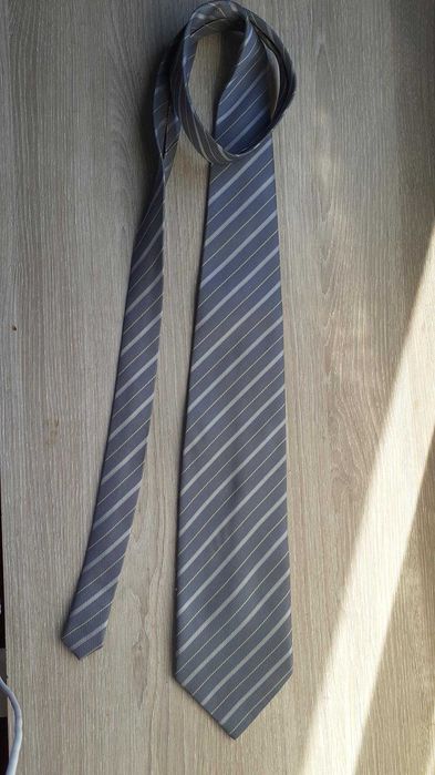 Gravatas variadas de várias marcas