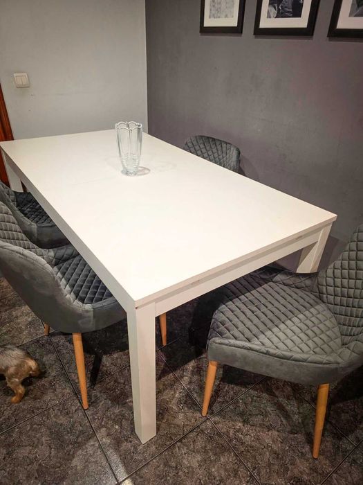 Mesa de jantar com 6 ou 8 lugares
