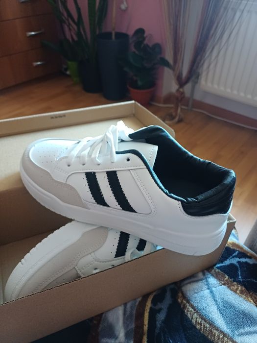 Кросівки 39 натур.шкіра Нові