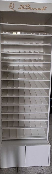 Movel  de novelos de  linhas  com luz