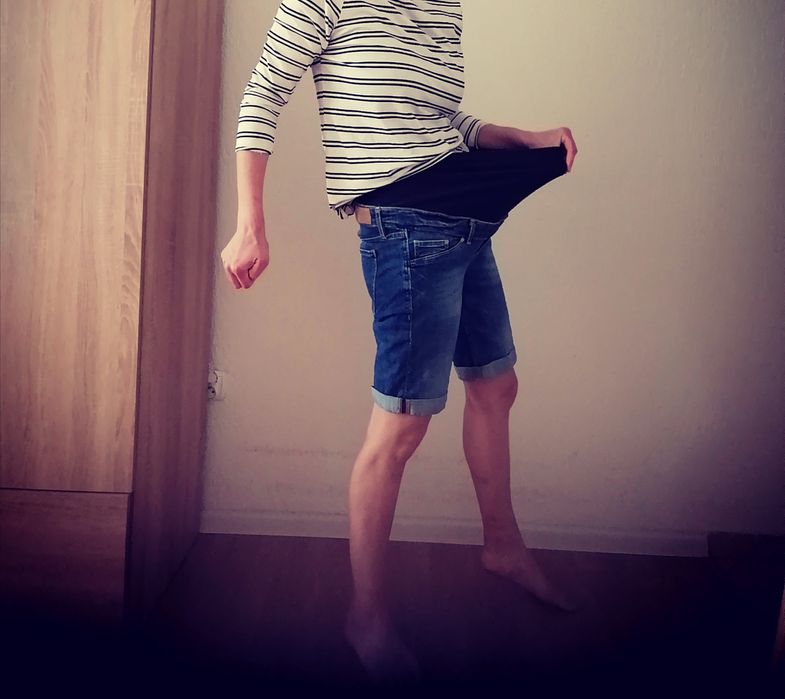 Wygodne jeansowe ciążowe krótkie spodenki H&M Mama