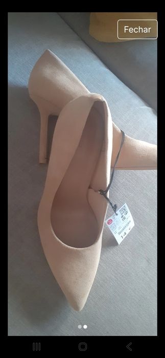 Sapatos de salto alto completamente  novos.