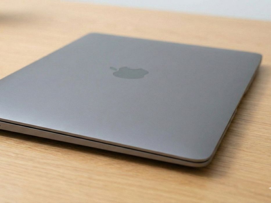 MacBook Air 13" (2020) M1 - Como Novo (Sempre usado como Desktop)