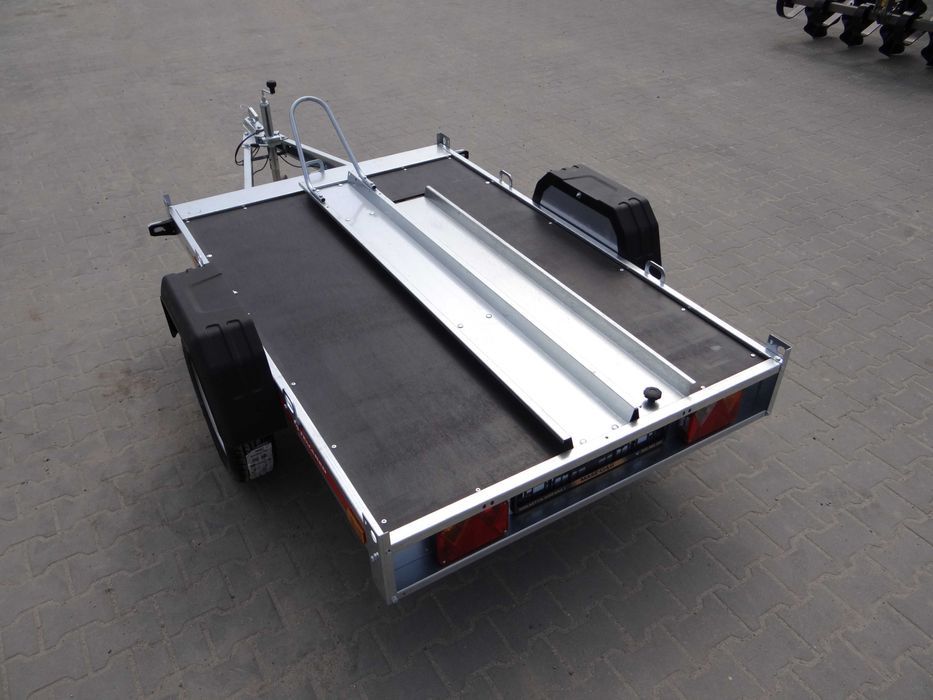 RYNNA NAJAZDOWA - Temared MOTO 1, podłoga sklejka