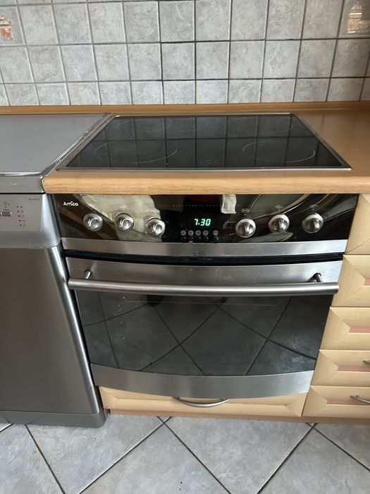 Piekarnik elektryczny z płytą amica