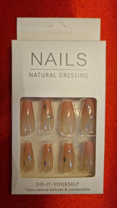 Tipsy sztuczne paznokcie