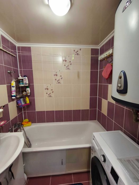 Продам 2-х кімнатну квартиру з меблями і технікою!