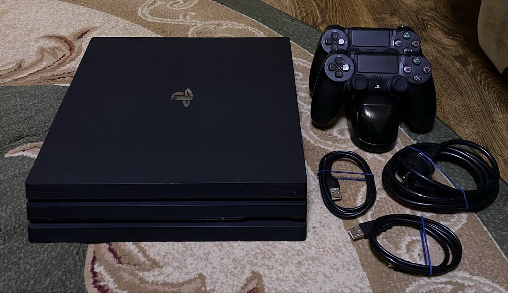 Play station 4 pro 1 Tb