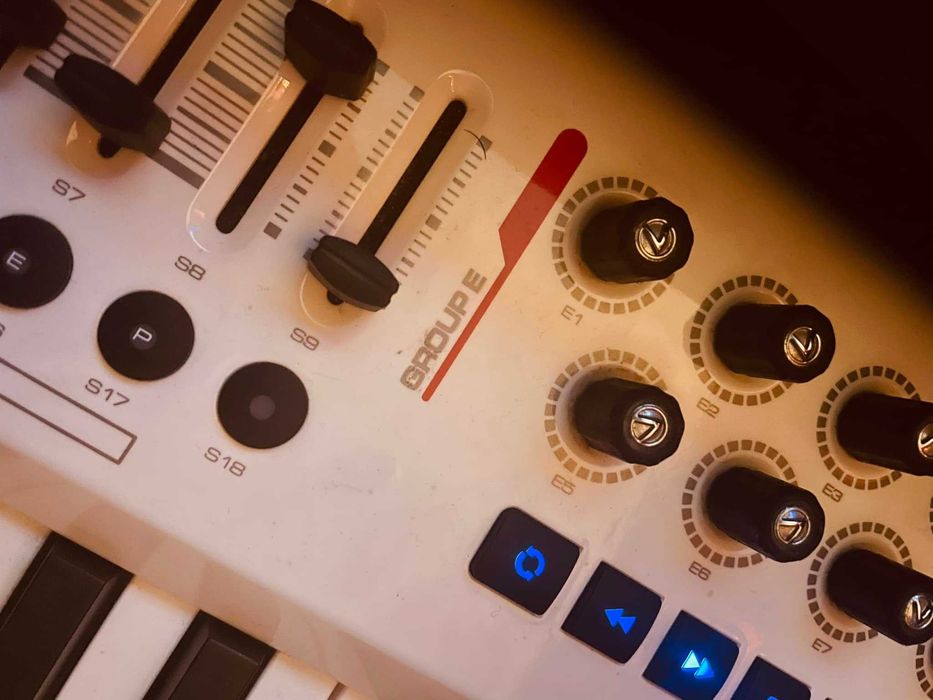 Teclado AXIOM PRO 49