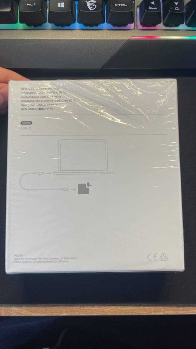 Оригінальна зарядка Apple 96W USB-C Power Adapter (Flextronics)