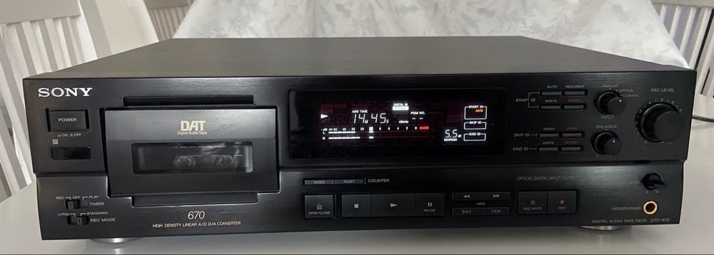Sony magnetofon cyfrowy DAT 670