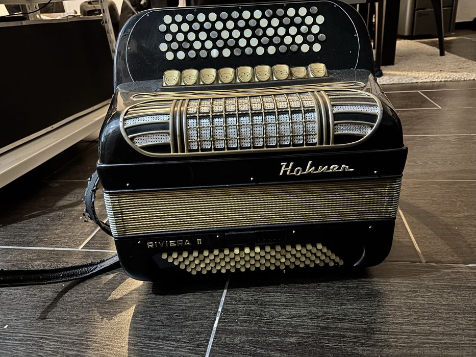 Hohner Riviera II