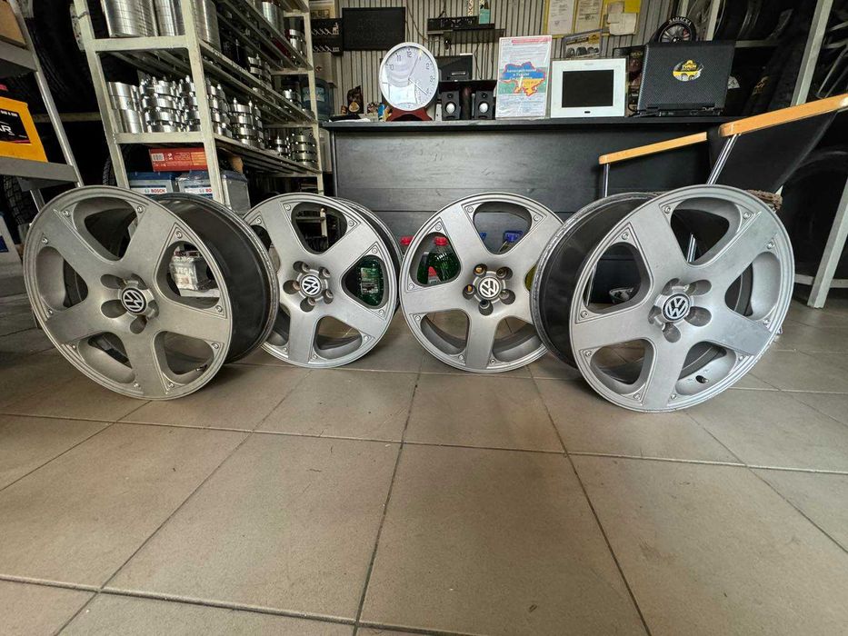 Продам титанові диски R17 5*100 7J ET38 DIA57.1