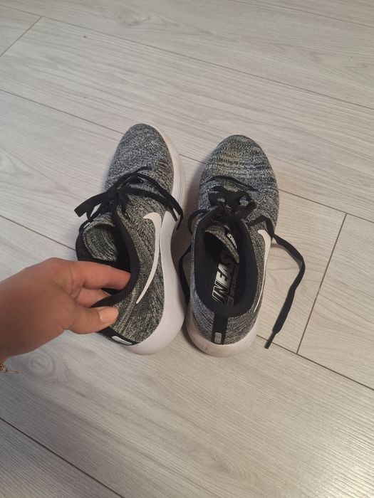 Продам кросівки NIKE