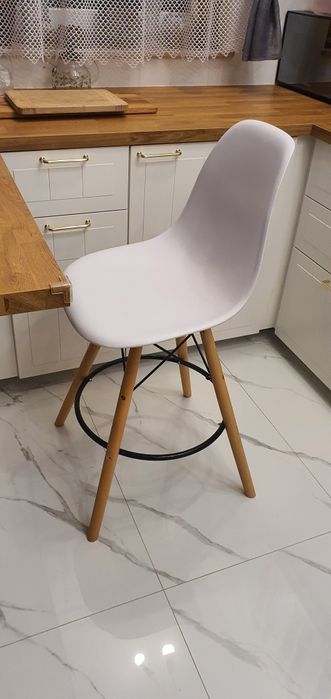 Krzesło barowe jak nowe.