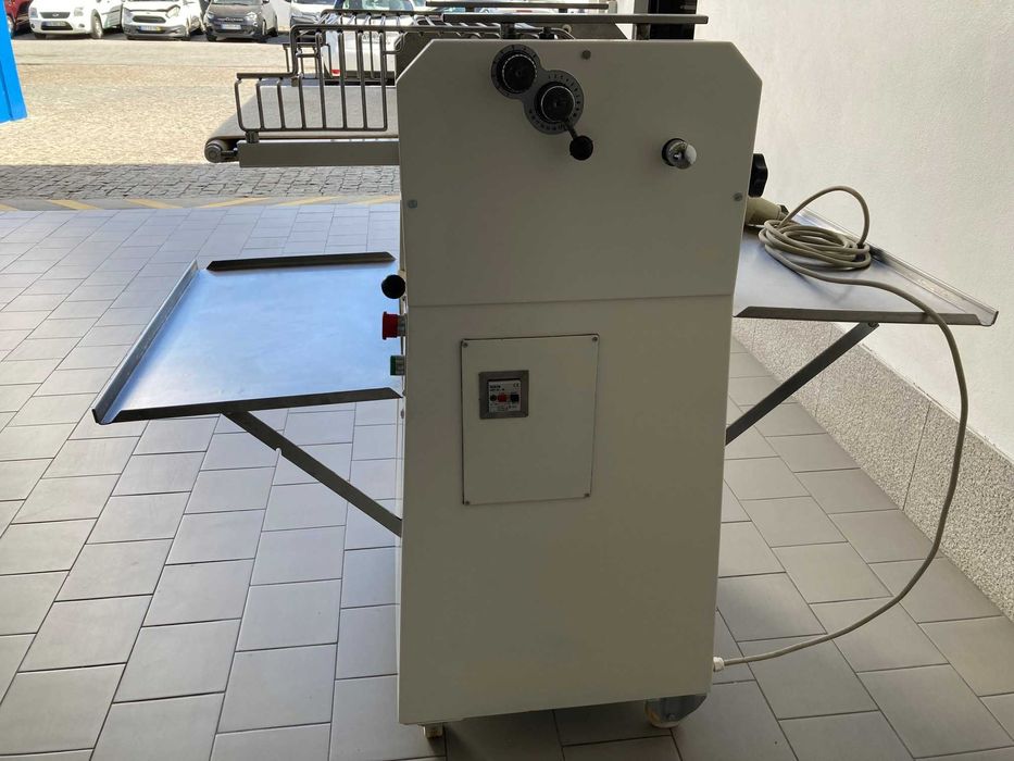 Formadora de cacetes, vergões de regueifa, roca e pão Italiano