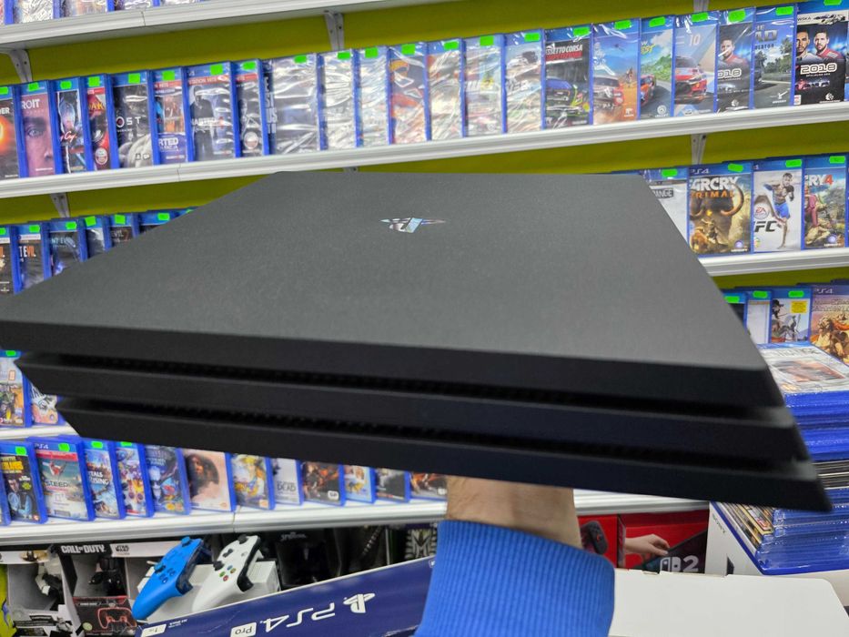 STAN KOLEKCJONERSKI Konsola PS4 Playstation 4 PRO 1TB fabryczny zestaw