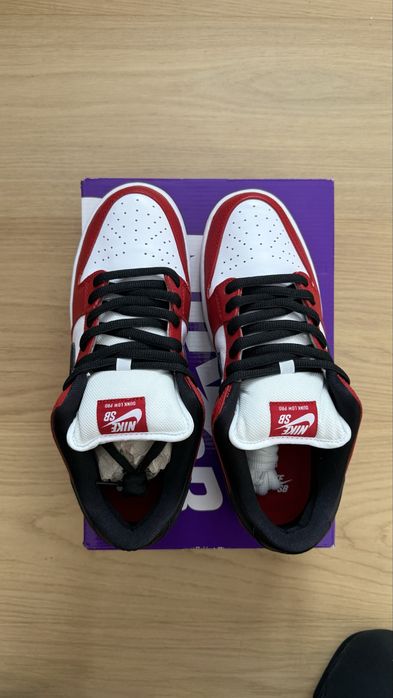 Nike SB dunk low pro red chicago retro