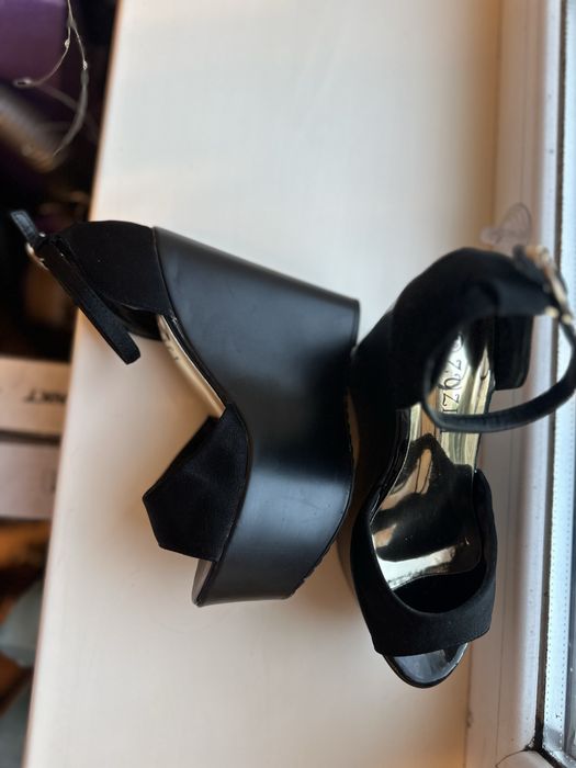 Жіночі босоніжки