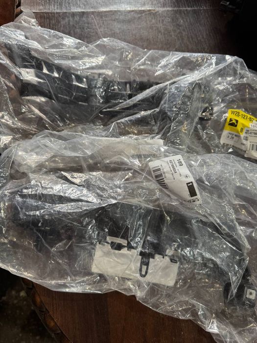 Напраляючі кріплення переднього бампера Шевроле Болт EUV, 2023