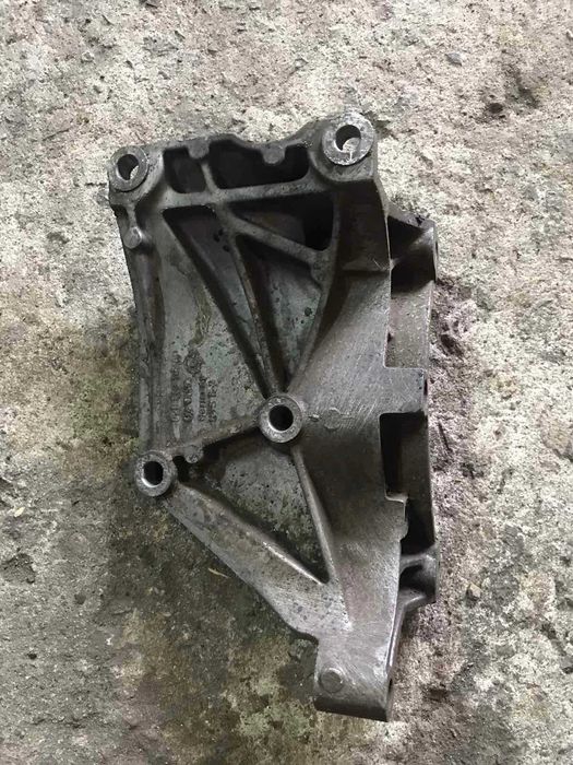 Кронштейн генератора Фольксваген Т-4 1,9 TDI