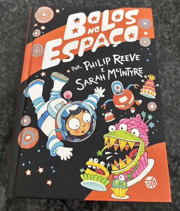 Livro juvenil "Bolos no espaço"
