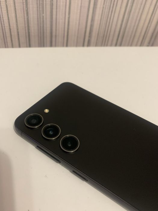 Телефон Samsung S23 на запчастини