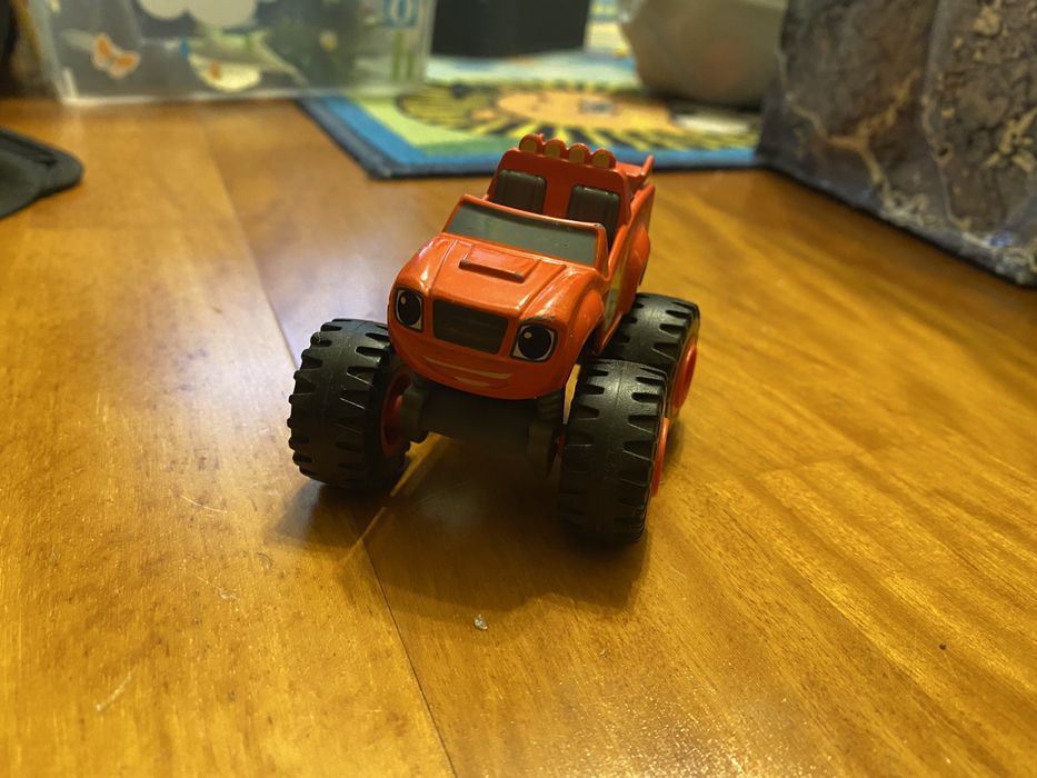 Samochodzik Blaze z bajki Blaze i megamaszyny