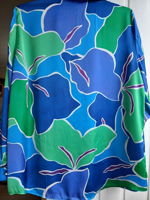 Продам блузу из  атласа Zara