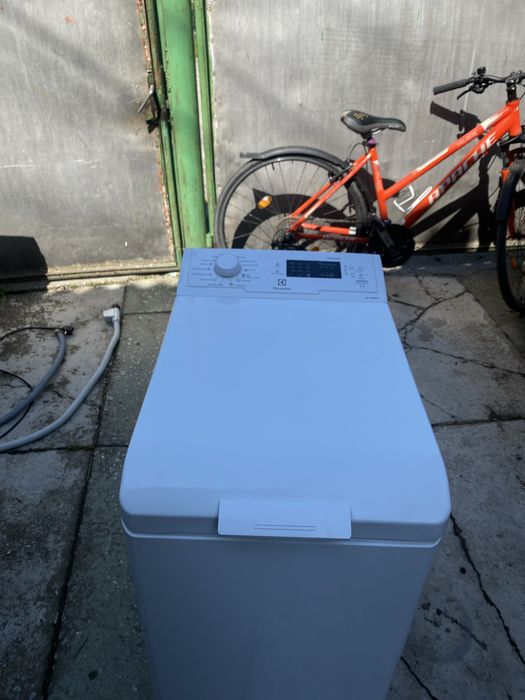 Пральна машина Electrolux 6 кг 1000 об/хв — у хорошому стані