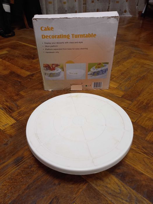 Продам Подставка для торта вращающаяся, 28см. Пластик