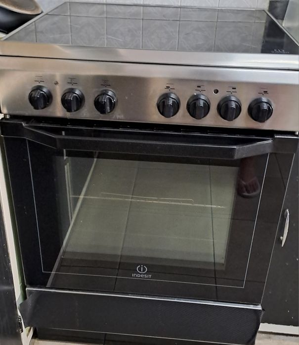 Fogão vitroceramica Indesit