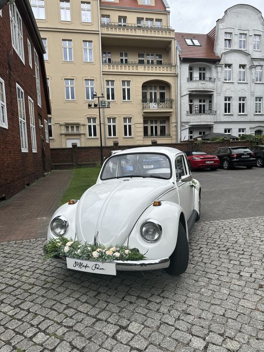 Biały VW Garbus na wesela i sesje zdjęciowe