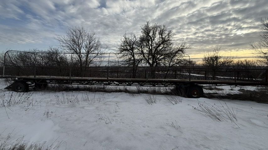 Бджоловіз платформа,павільйон