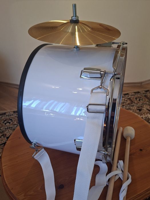 Барабан  - білий,  тарілка , PAISTE -  що звучить.