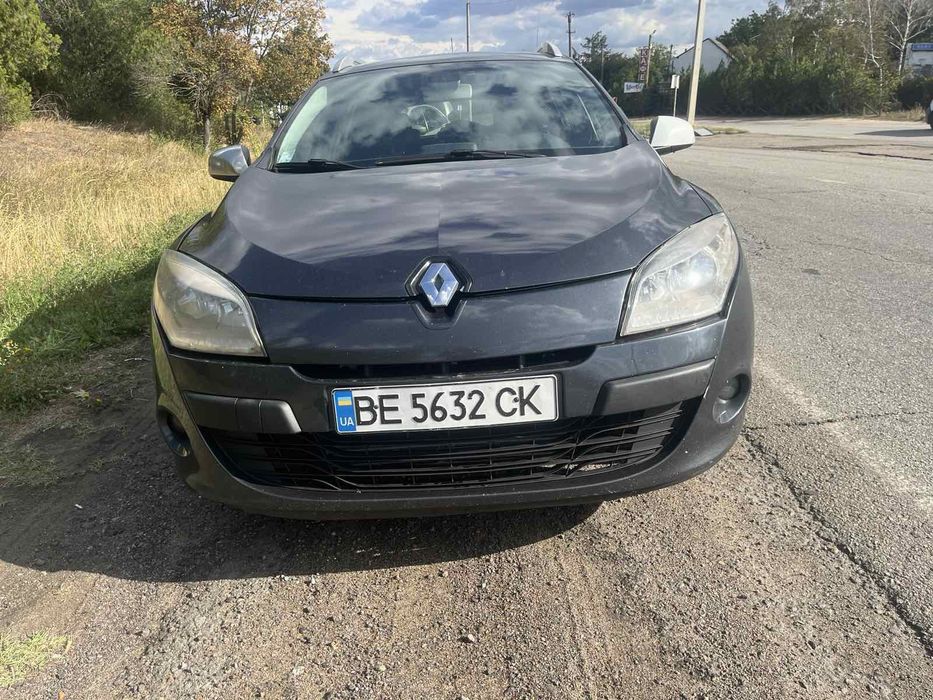 Продам renault megane 3 2010 год механіка 1.5 дизель после дтп ,на полном ходу