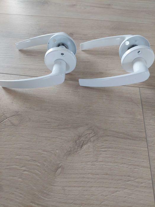 Klamki biale 2szt/1szt za 5zl.