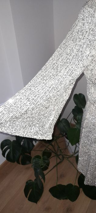 Złota sukienka cekinowa