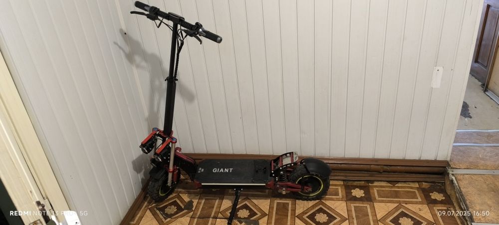 Электросамокат с сиденьем GIANT Outlander M11 (1600W 52V 26Ah